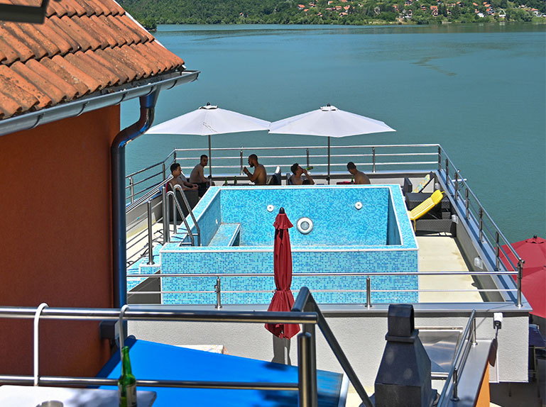 bovasko_jezero_apartmani_smestaj_sobe_01